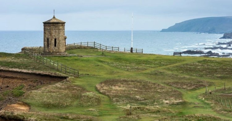 В Британии башню XIX века вновь отодвинут от берега моря